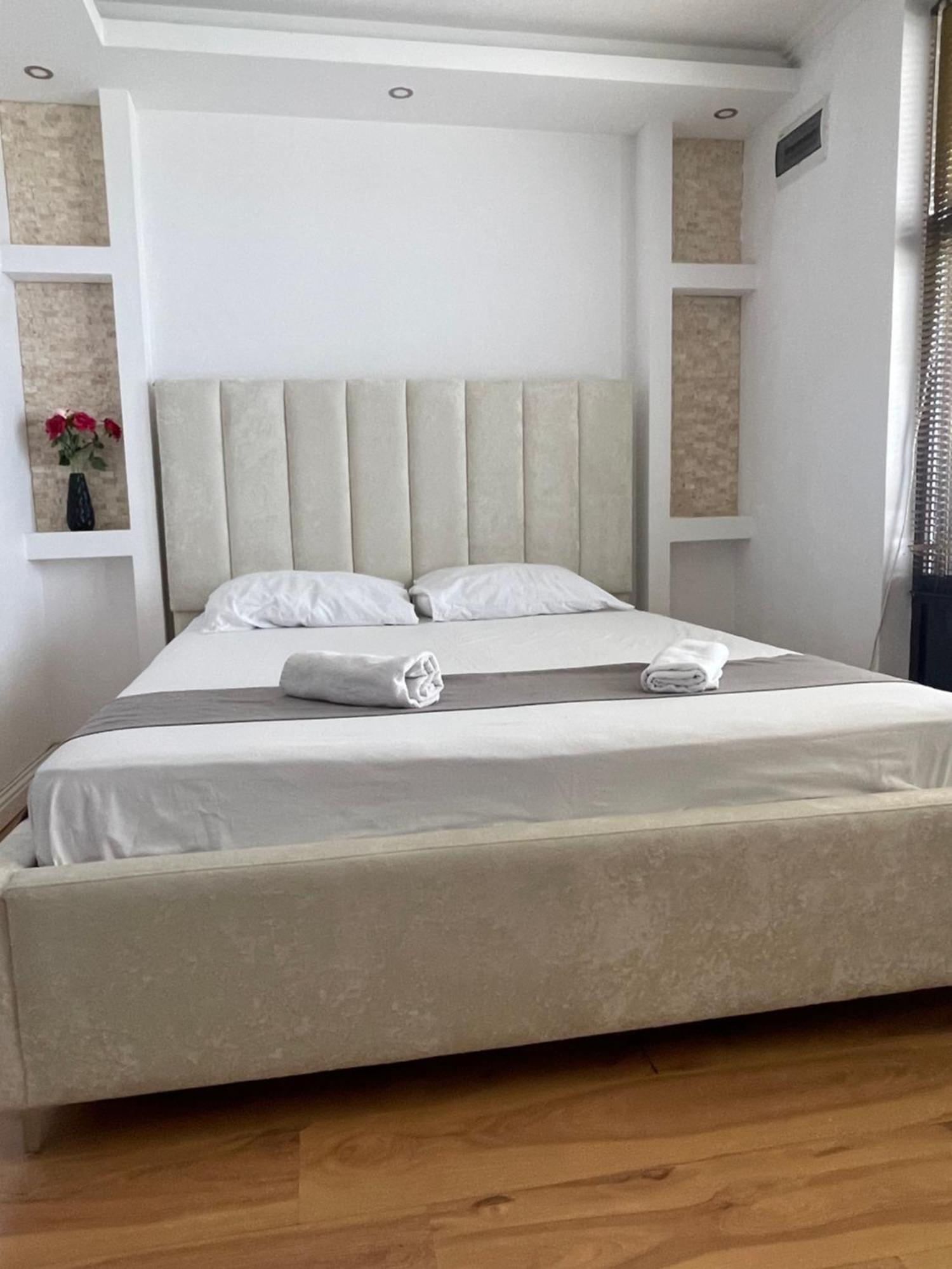 Days Inn Apartments Улцинь Екстер'єр фото