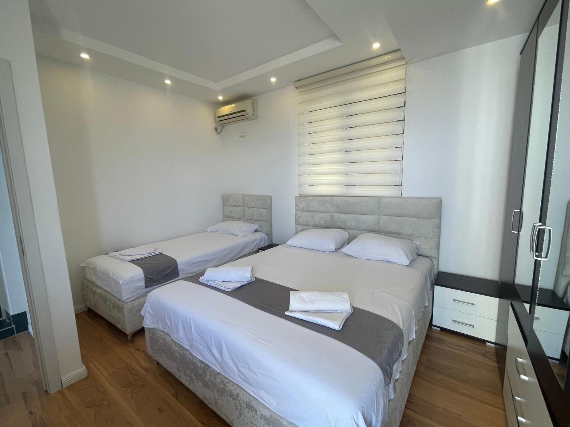 Days Inn Apartments Улцинь Екстер'єр фото